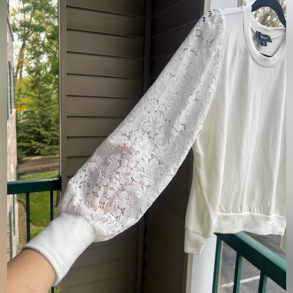 🆕 Karen Kane Lace Sweatshirt Top White Cream Medium Feminine Casual Sweater - Picture 9 of 14